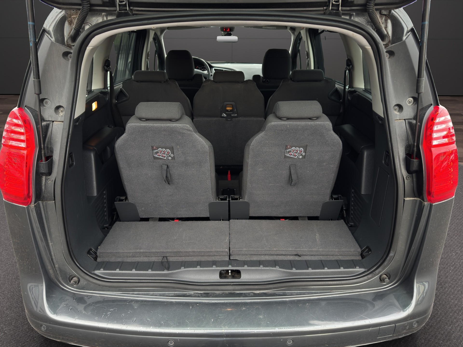 PEUGEOT 5008 1.6 16V T Active Tiptronic-image-22