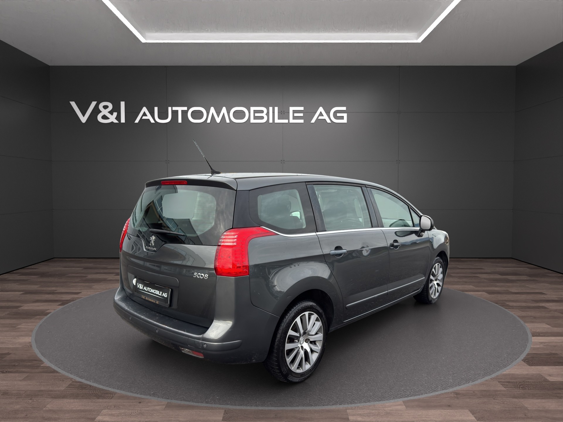 PEUGEOT 5008 1.6 16V T Active Tiptronic-image-4