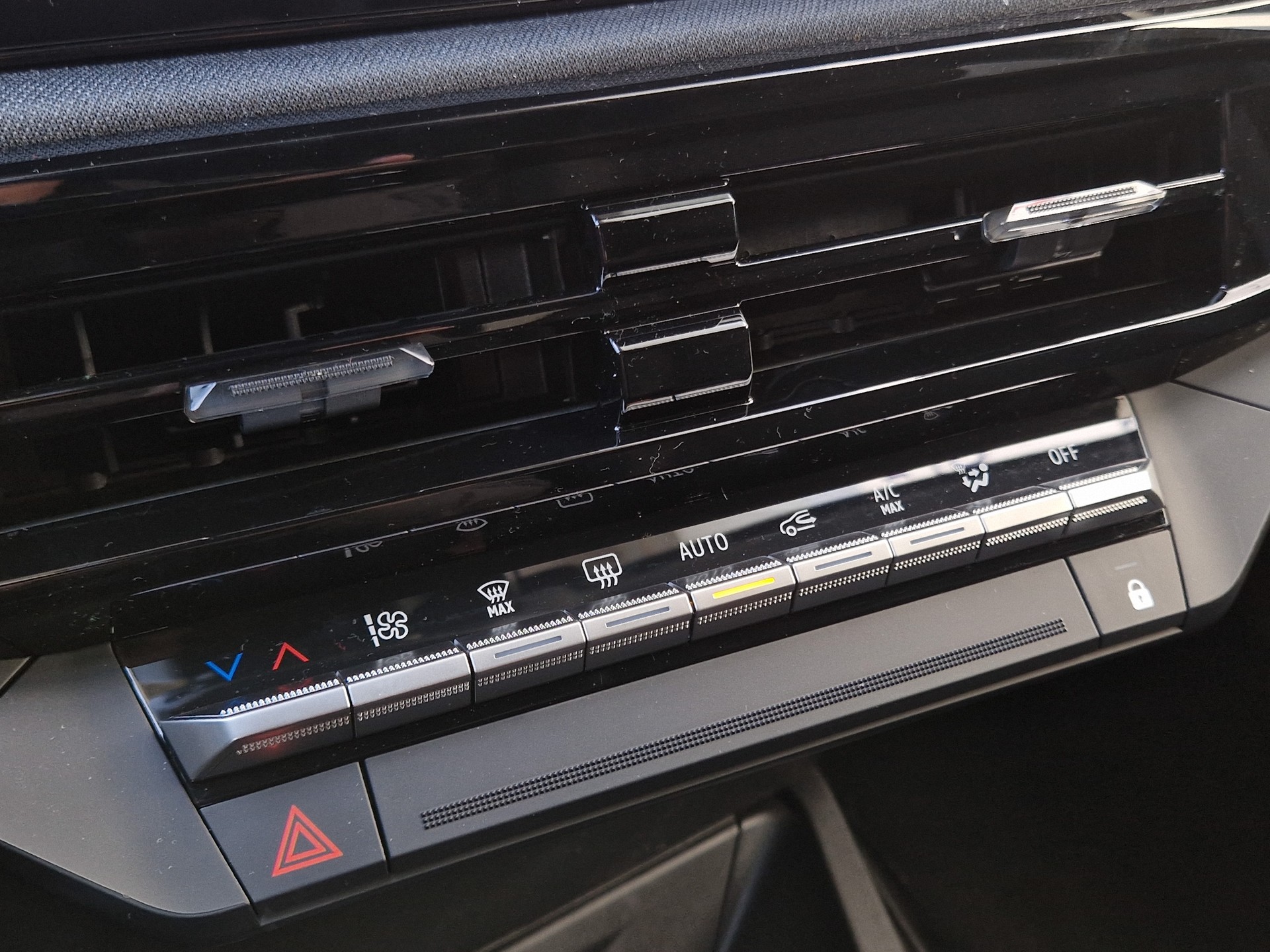 RENAULT Clio 1.8 E-Tech techno-image-9