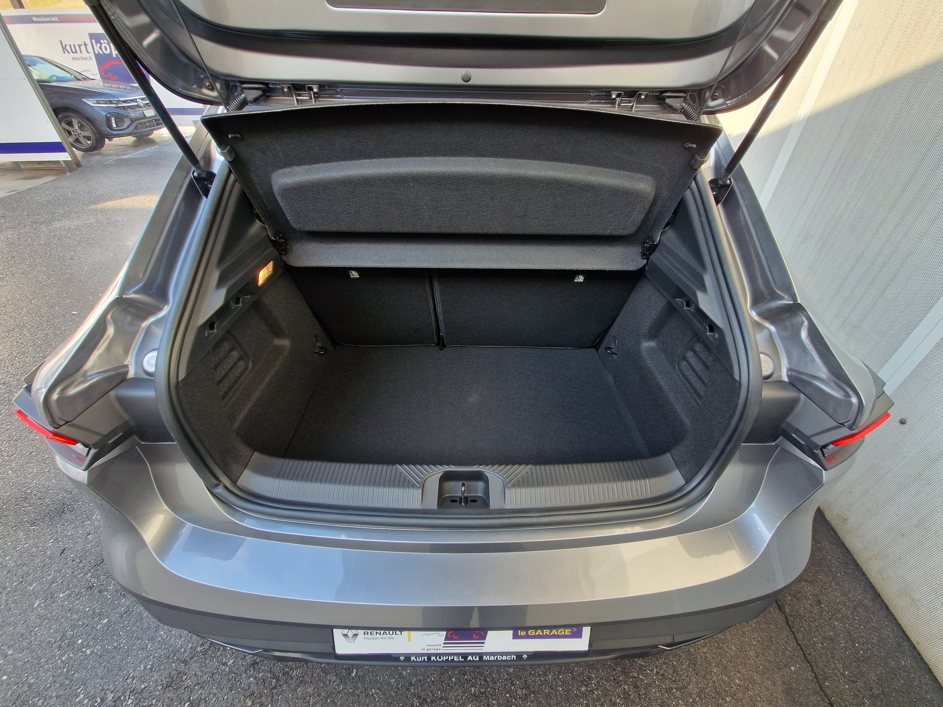 RENAULT Clio 1.8 E-Tech techno-showroom-element-3