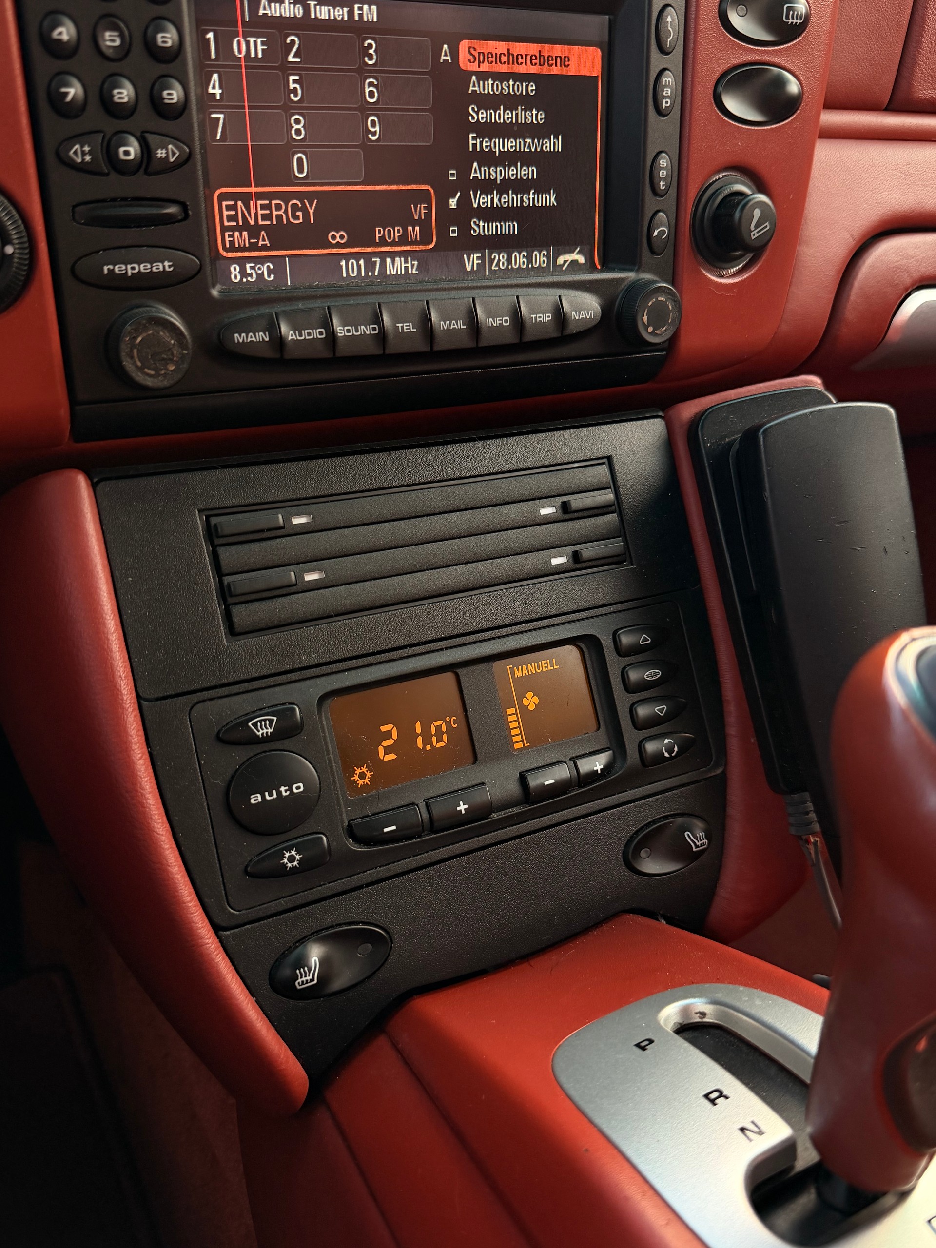 PORSCHE 911 Carrera 4 S-image-13