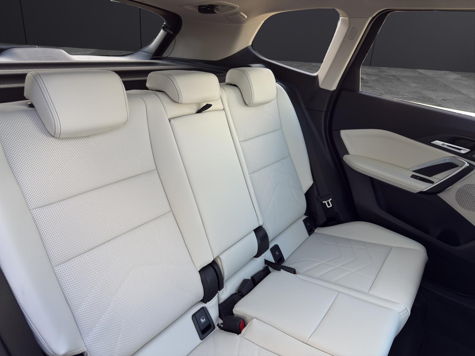 BMW X1 23i xDrive-image-11
