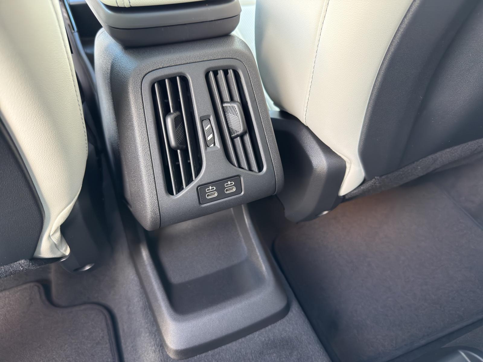 BMW X1 23i xDrive-image-18