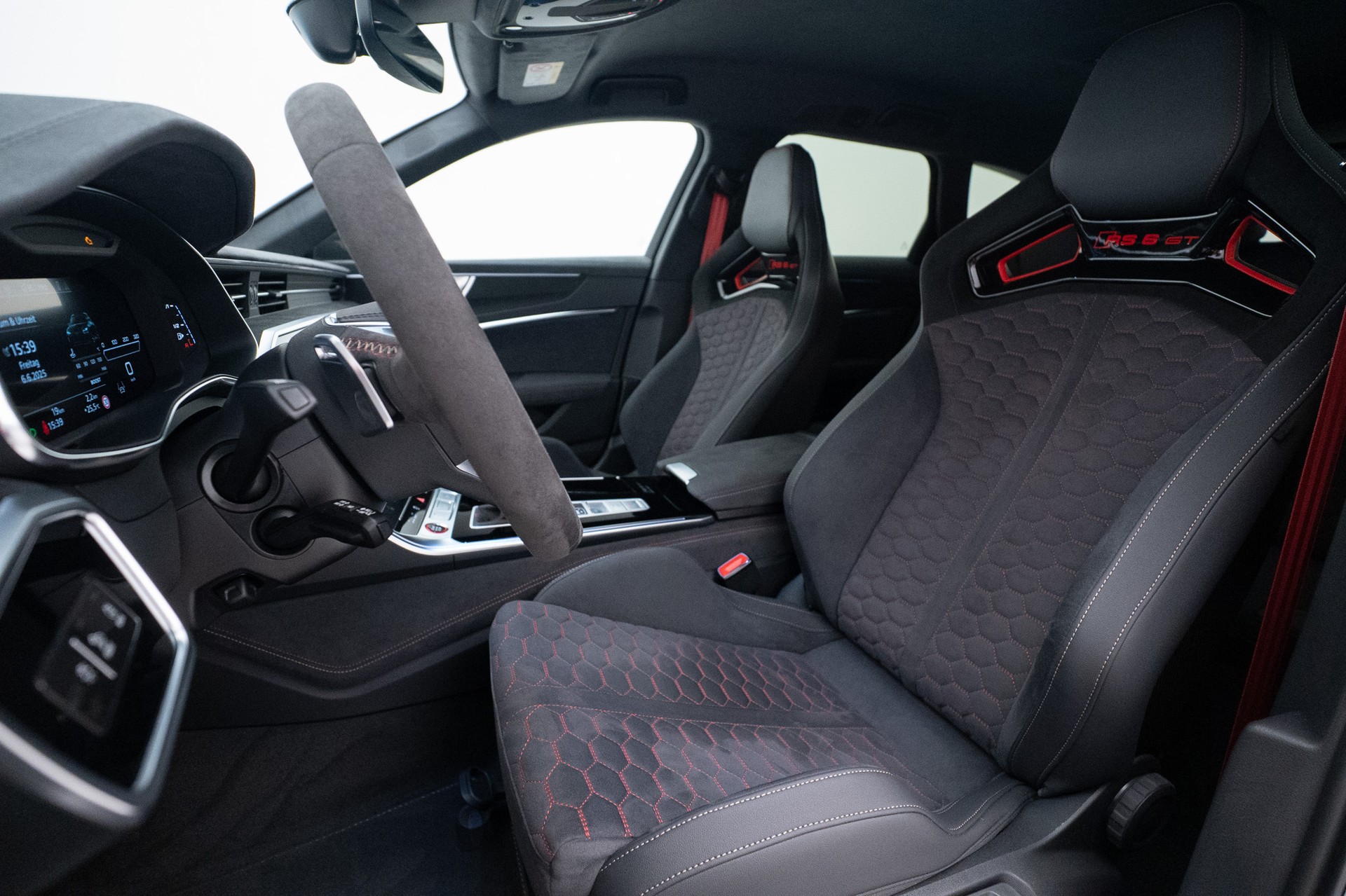 AUDI RS6 GT / 1 of 660-image-7