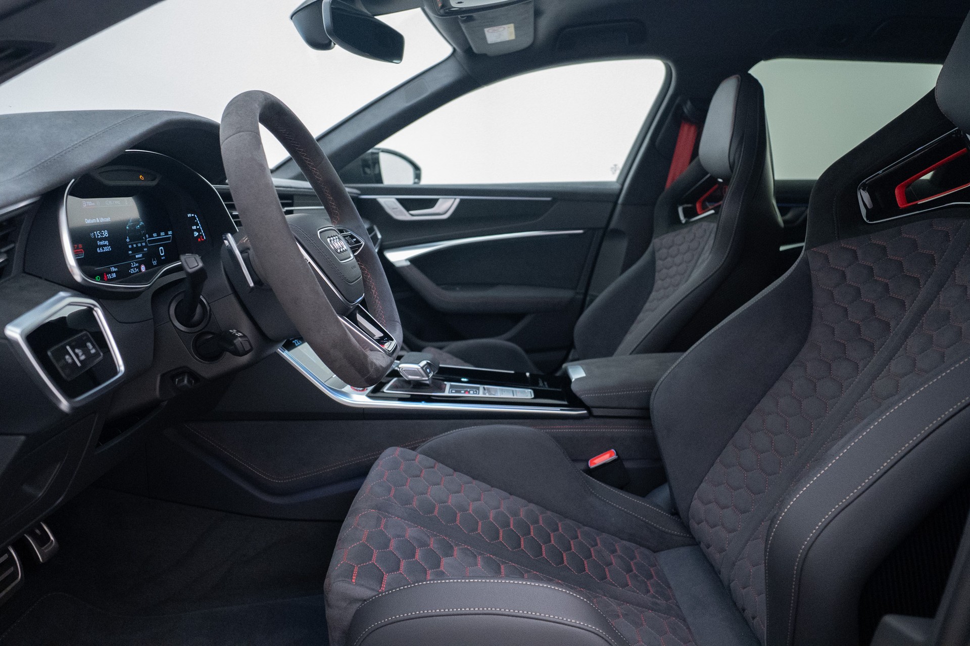 AUDI RS6 GT / 1 of 660-image-6