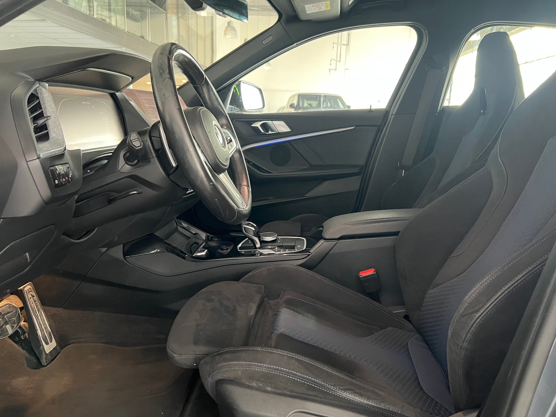 BMW M135i xDrive Steptronic-image-15
