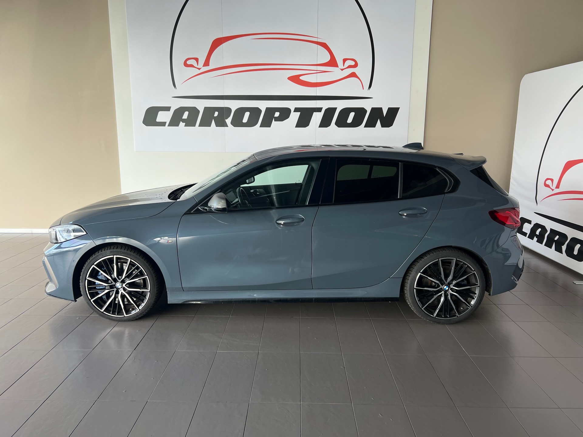 BMW M135i xDrive Steptronic-image-6