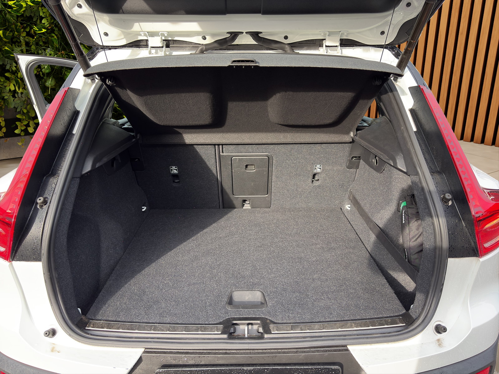 VOLVO XC40 1.5 T5 TE R-Design-image-14