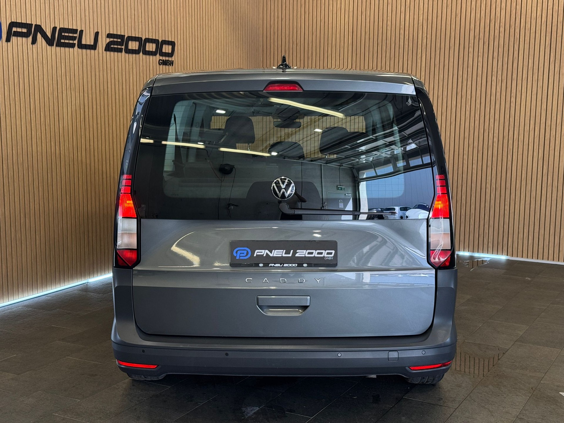 VW Caddy Maxi 2.0 TDI-image-3