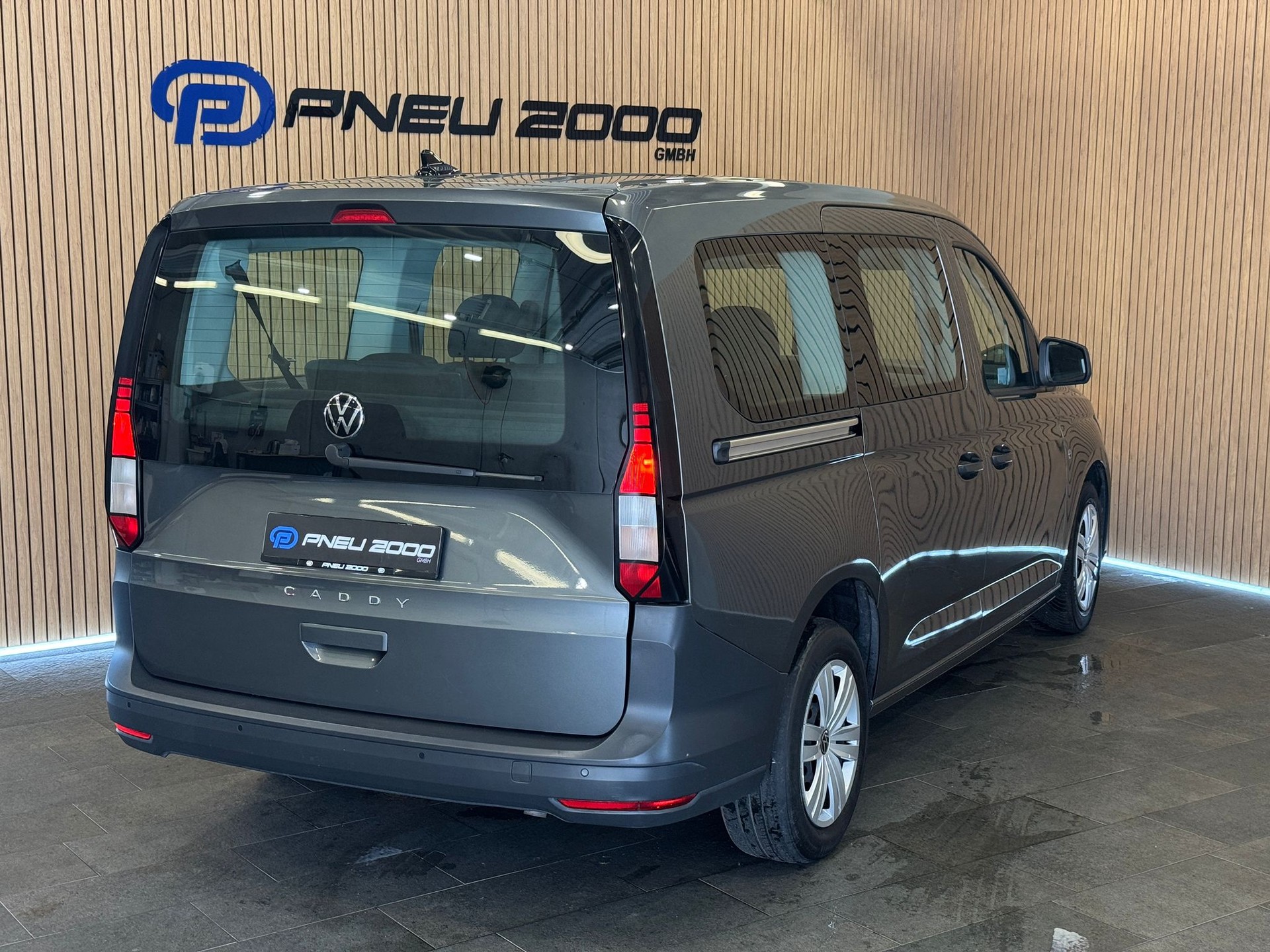 VW Caddy Maxi 2.0 TDI-image-4