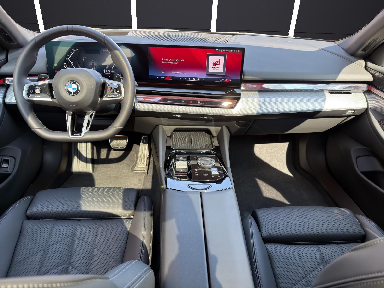BMW 520d xDrive Touring-image-11