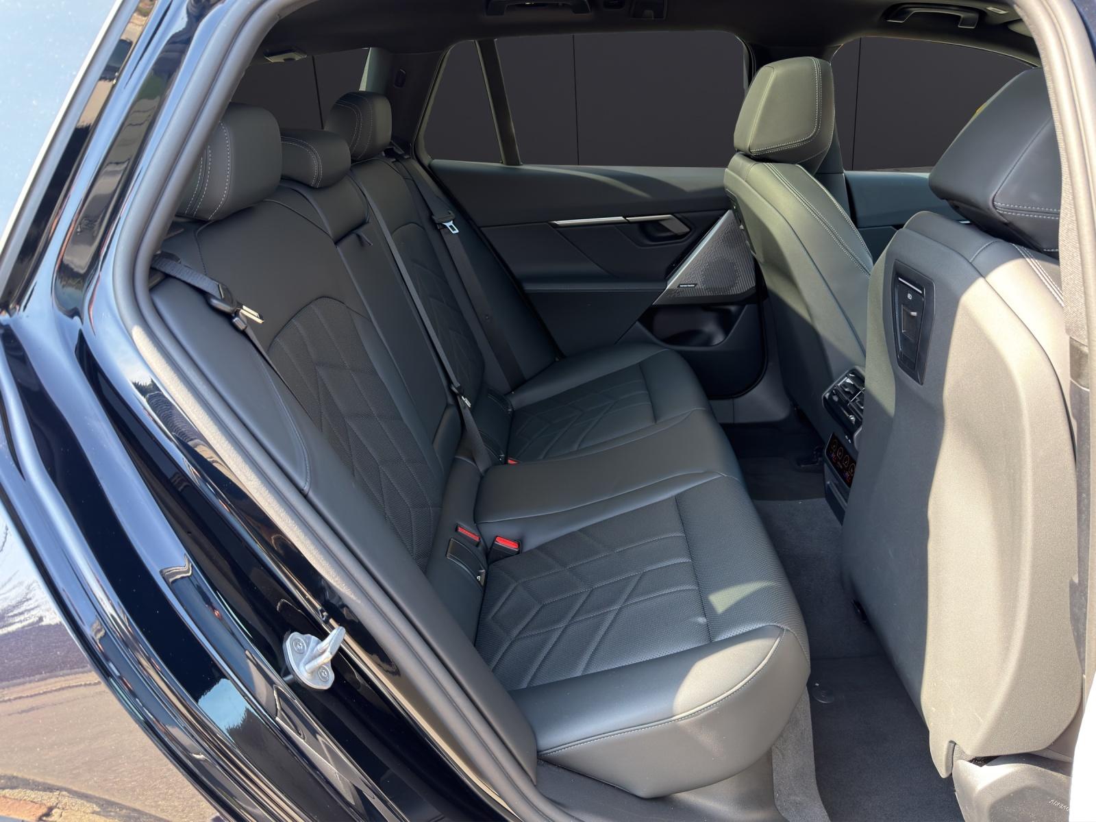 BMW 520d xDrive Touring-image-13