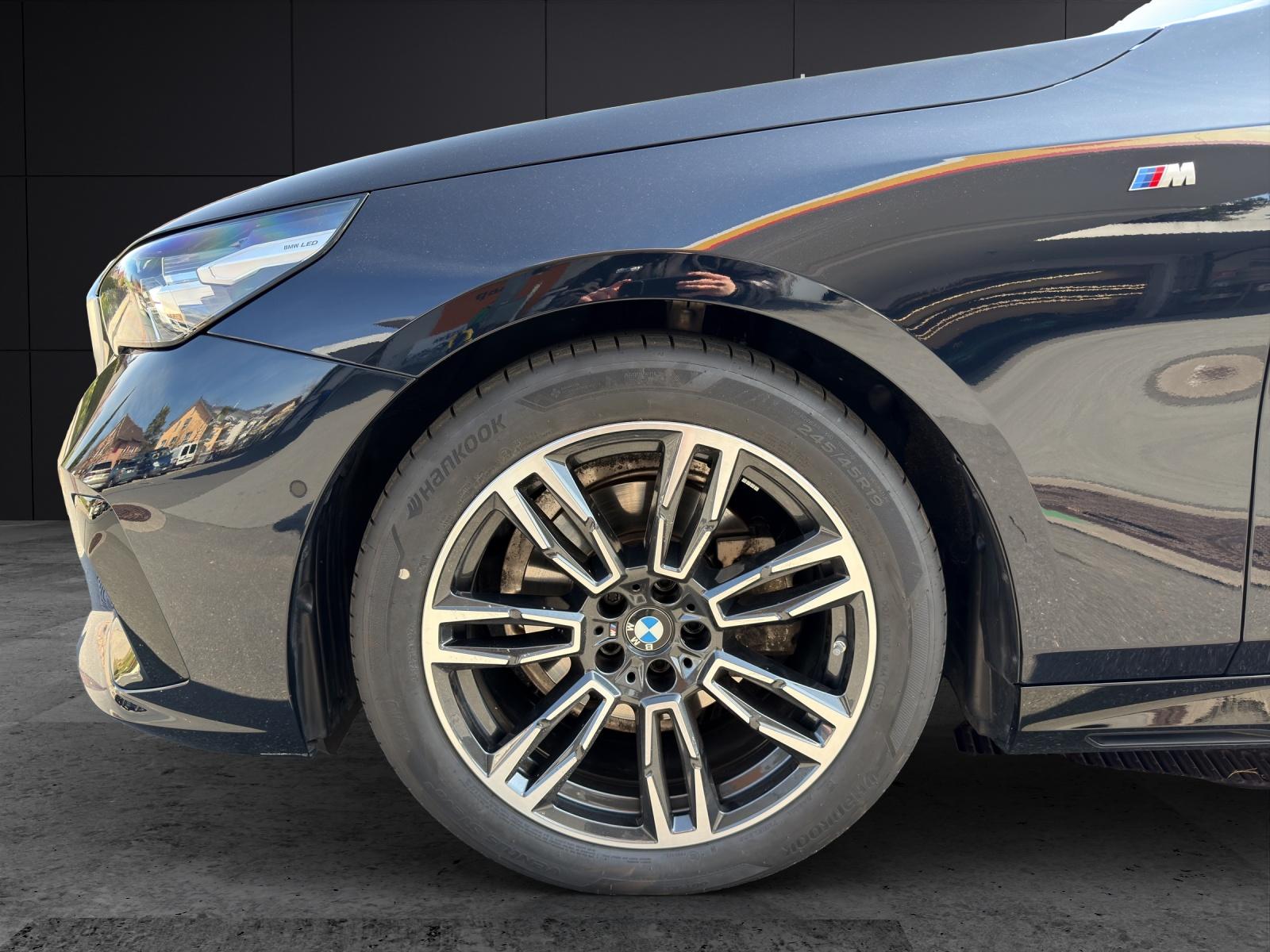 BMW 520d xDrive Touring-image-4