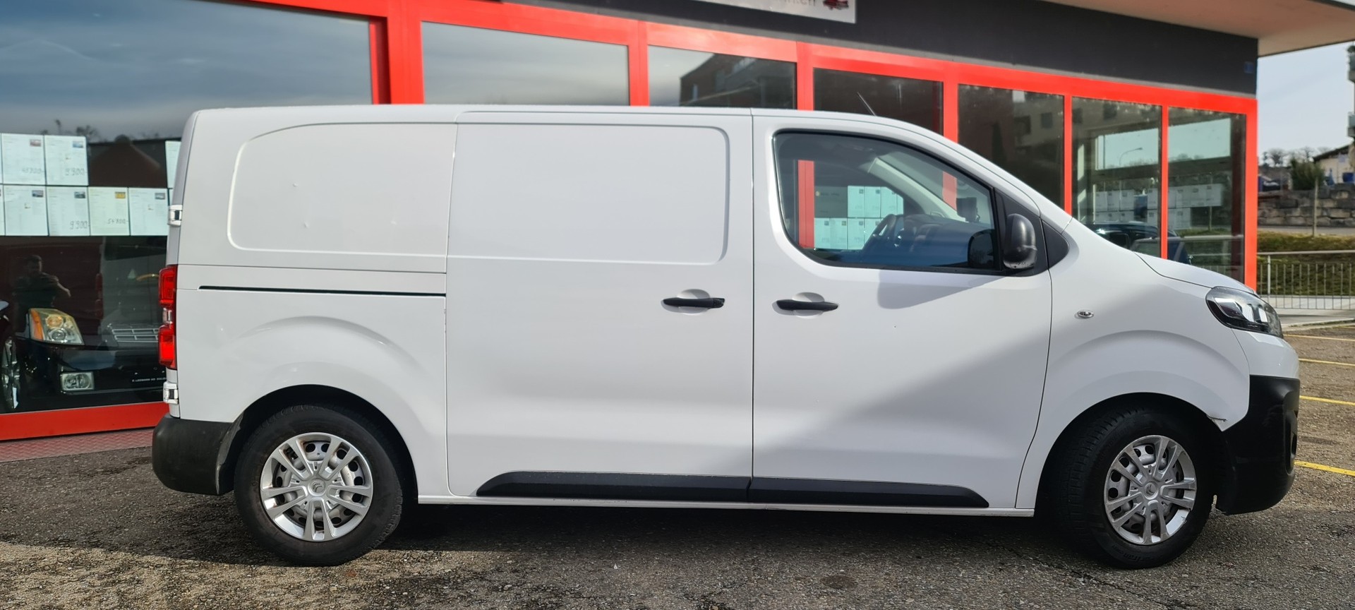 CITROEN Jumpy 1.6 BlueHDi 95 M Attraction-image-1