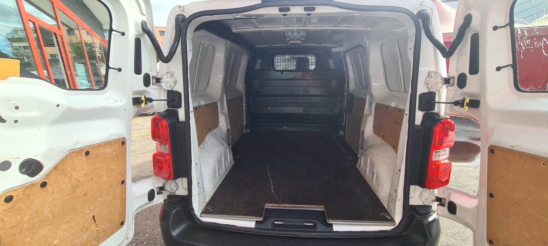 CITROEN Jumpy 1.6 BlueHDi 95 M Attraction-image-8