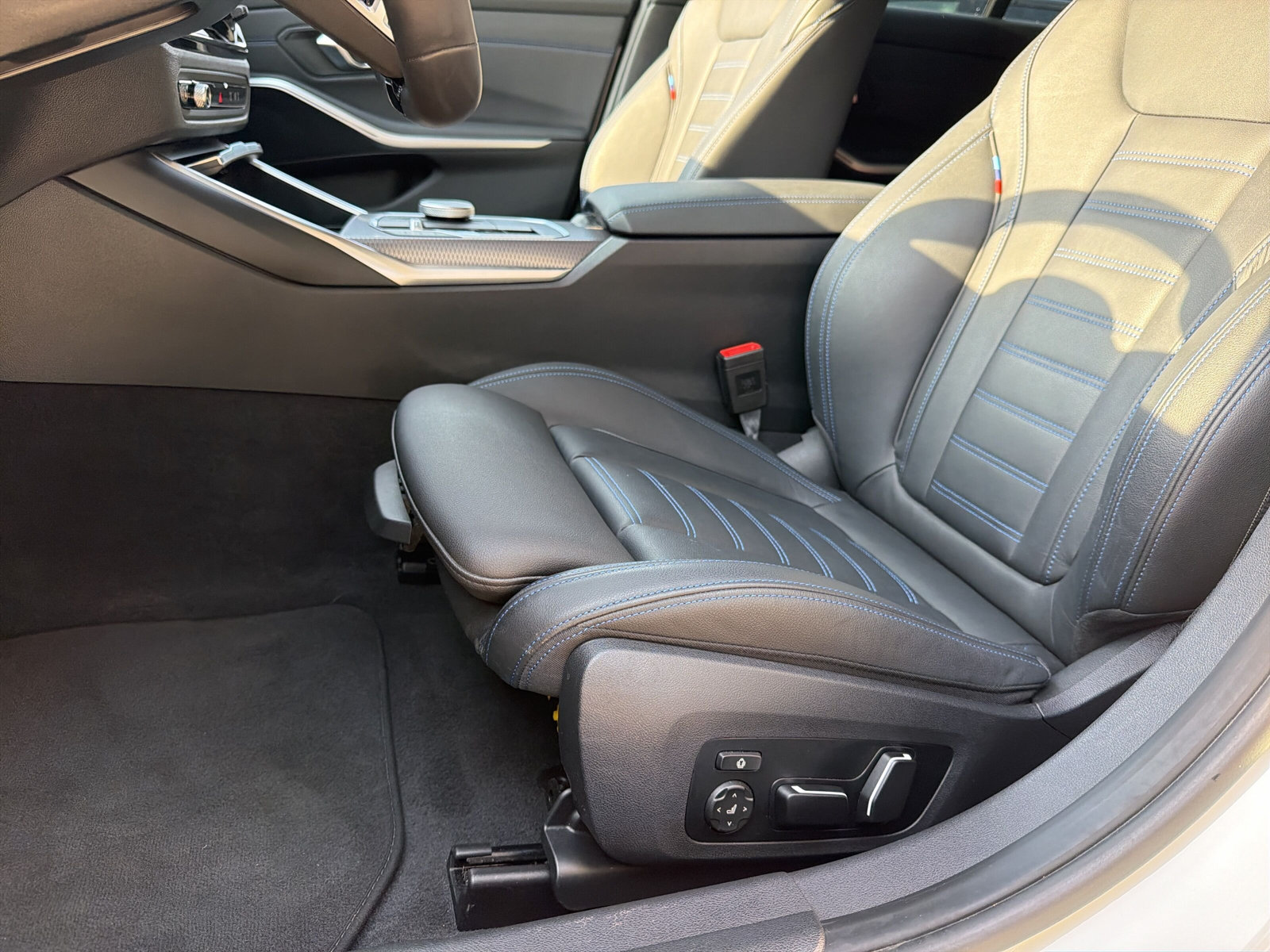 BMW 320d xDrive 48V Touring Steptronic M Sport-image-18
