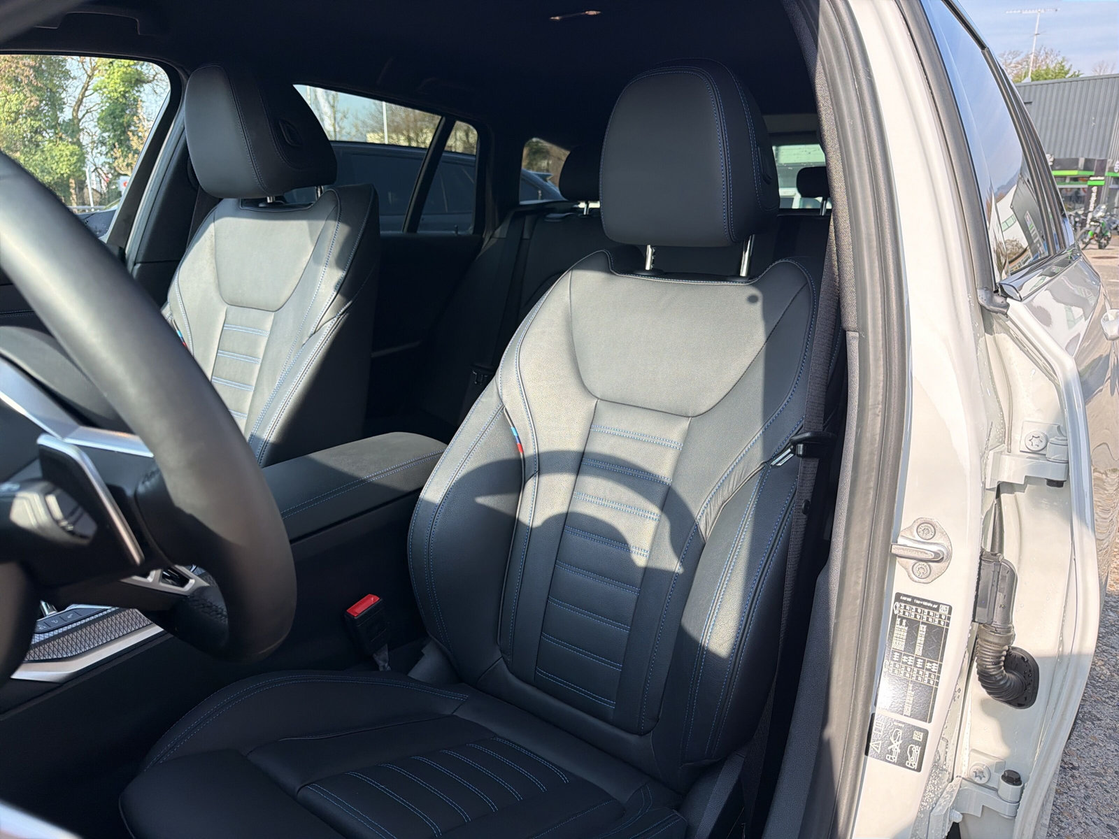 BMW 320d xDrive 48V Touring Steptronic M Sport-image-9