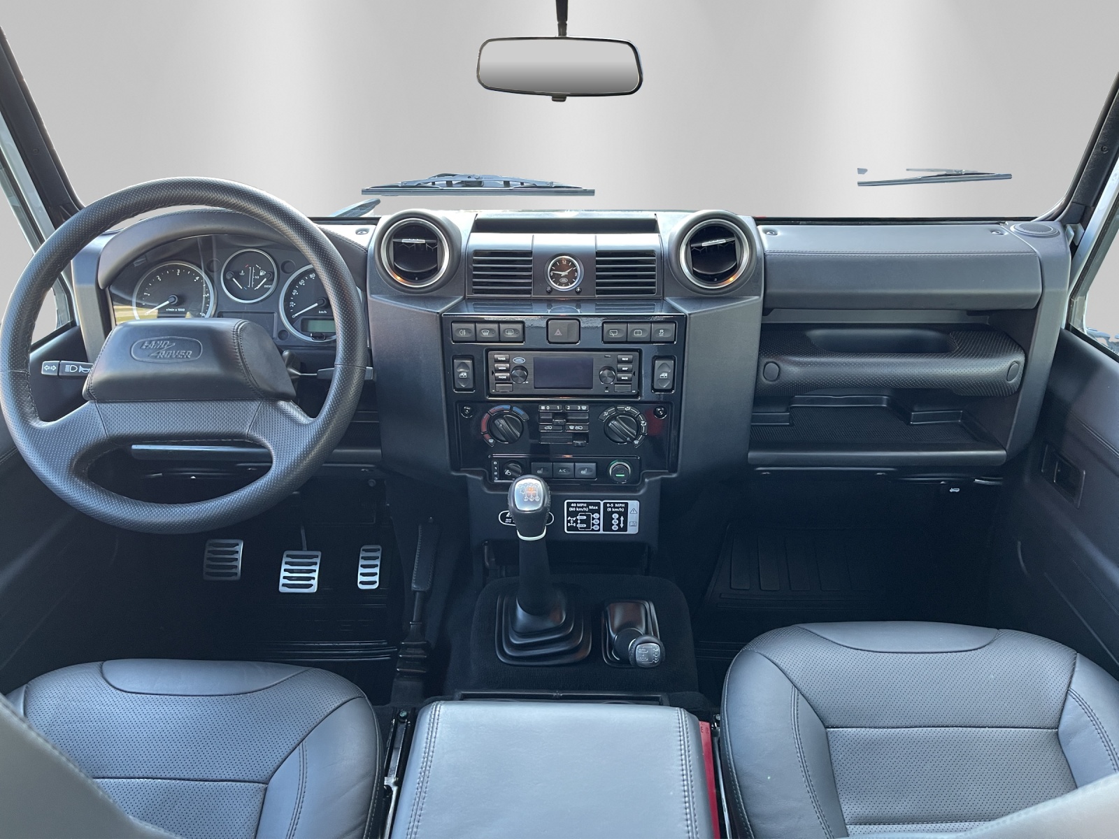 LAND ROVER Defender 90 2.2 TD4 Hardtop Adventure-image-10