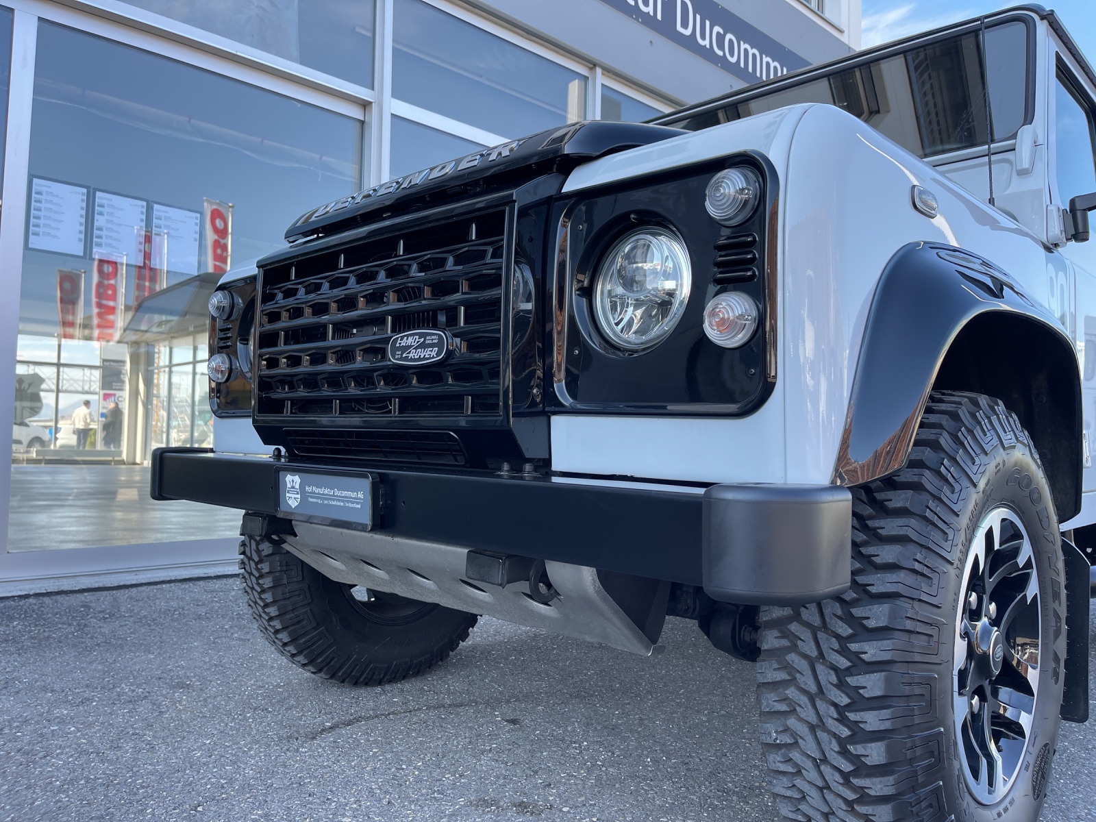 LAND ROVER Defender 90 2.2 TD4 Hardtop Adventure-image-13