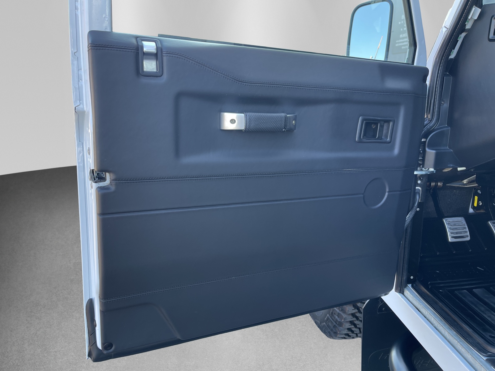 LAND ROVER Defender 90 2.2 TD4 Hardtop Adventure-image-7