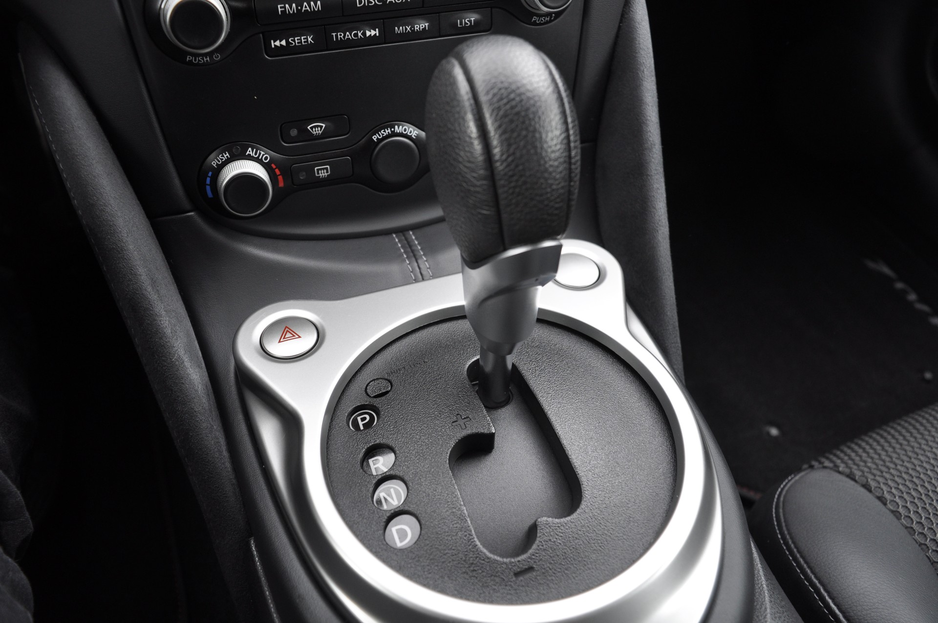 NISSAN 370 Z Roadster Pack Automatic-image-11