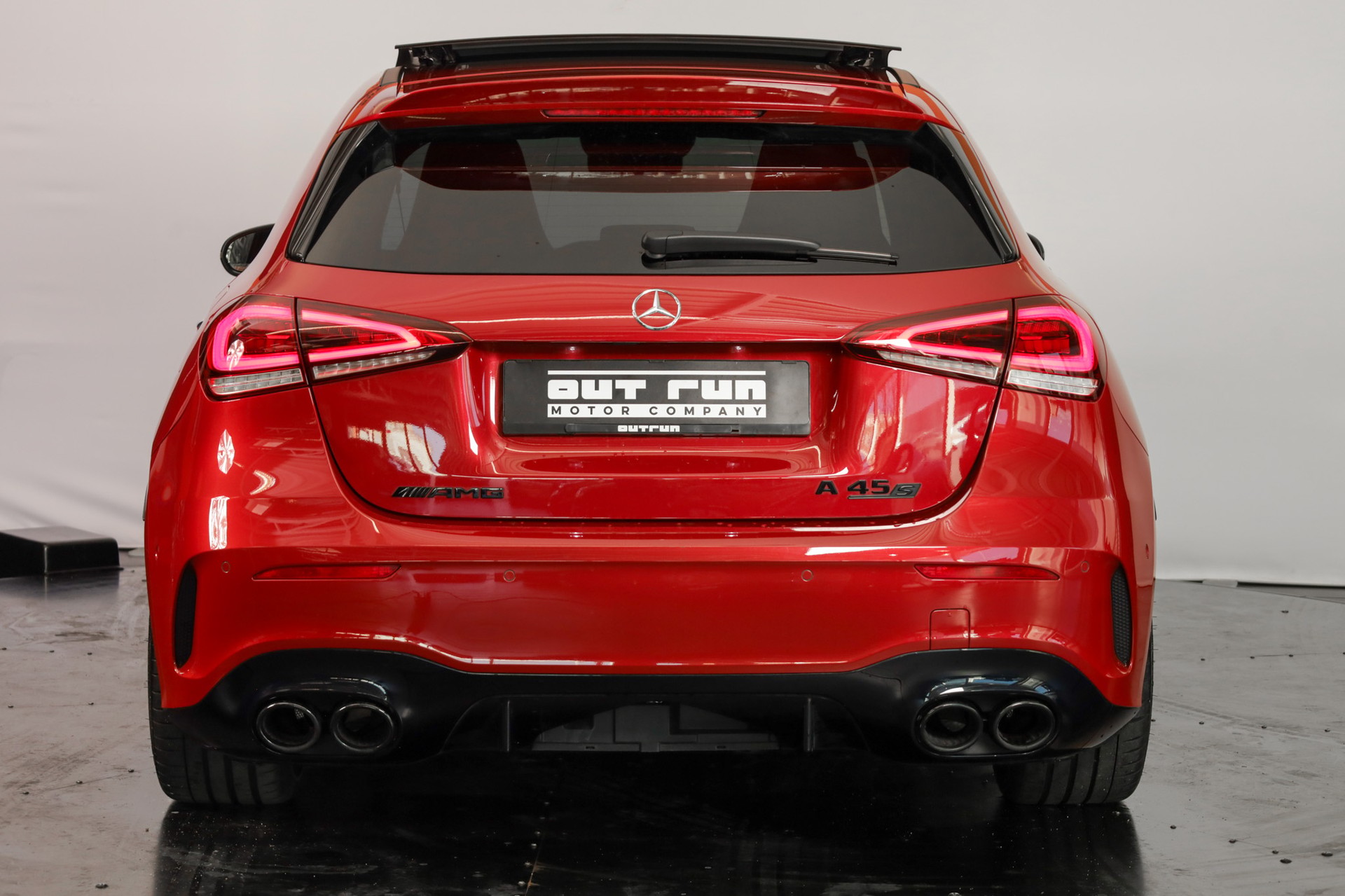 MERCEDES-BENZ A 45 S AMG 4Matic+ Speedshift-image-2