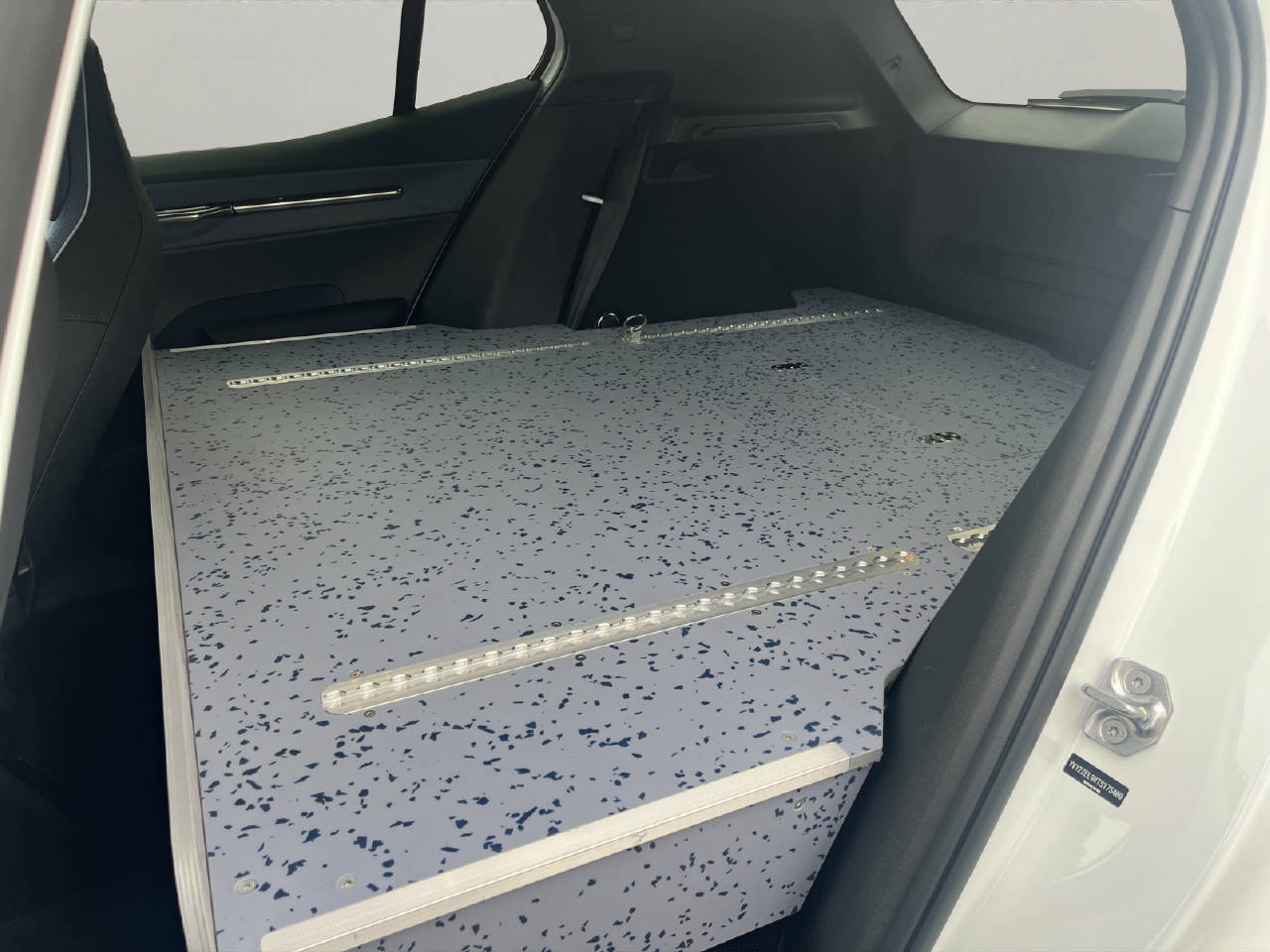VOLVO EX30 E60 Core WORKER-image-10