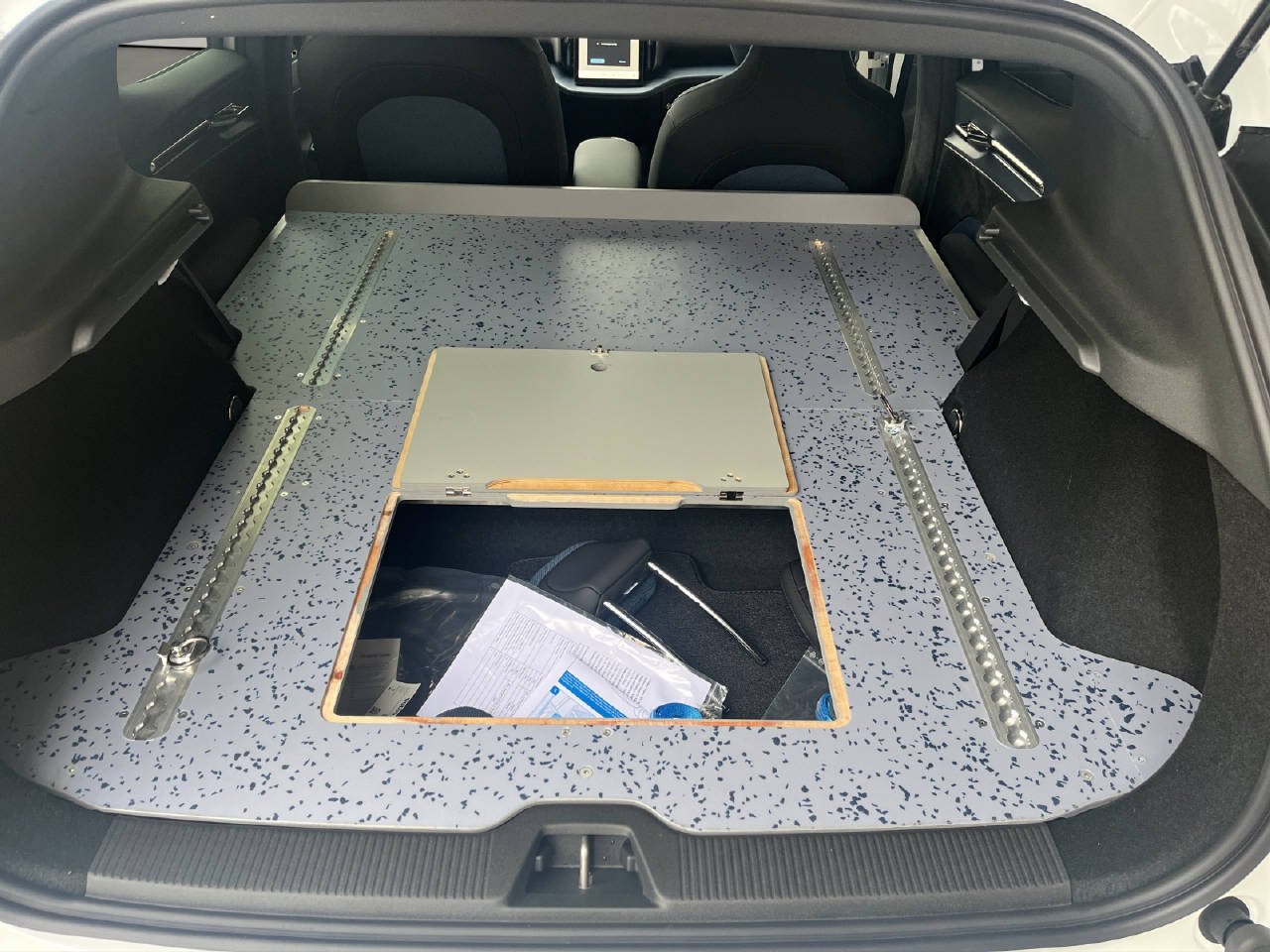 VOLVO EX30 E60 Core WORKER-image-12