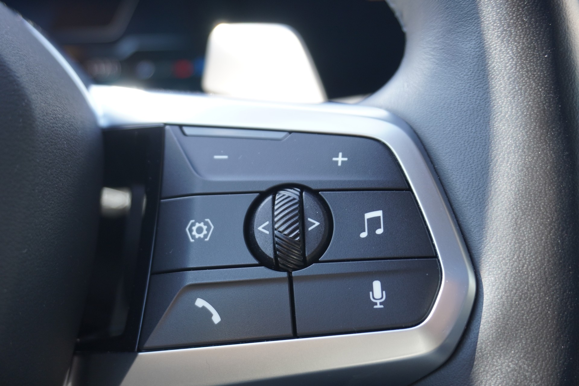 BMW X1 xDrive 23d 48V xLine-image-39