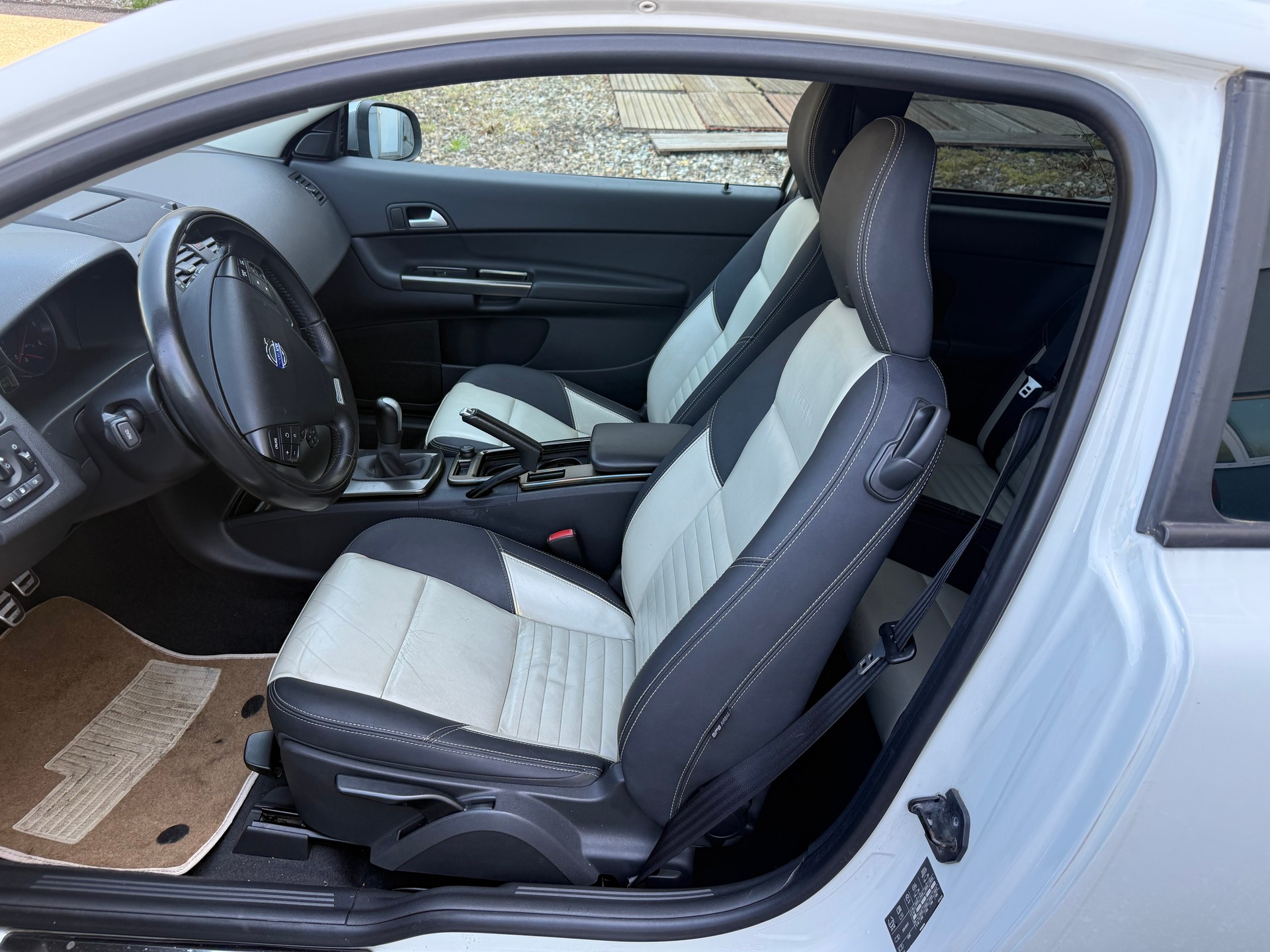 VOLVO C30 D3 R-Design Geartronic-image-7