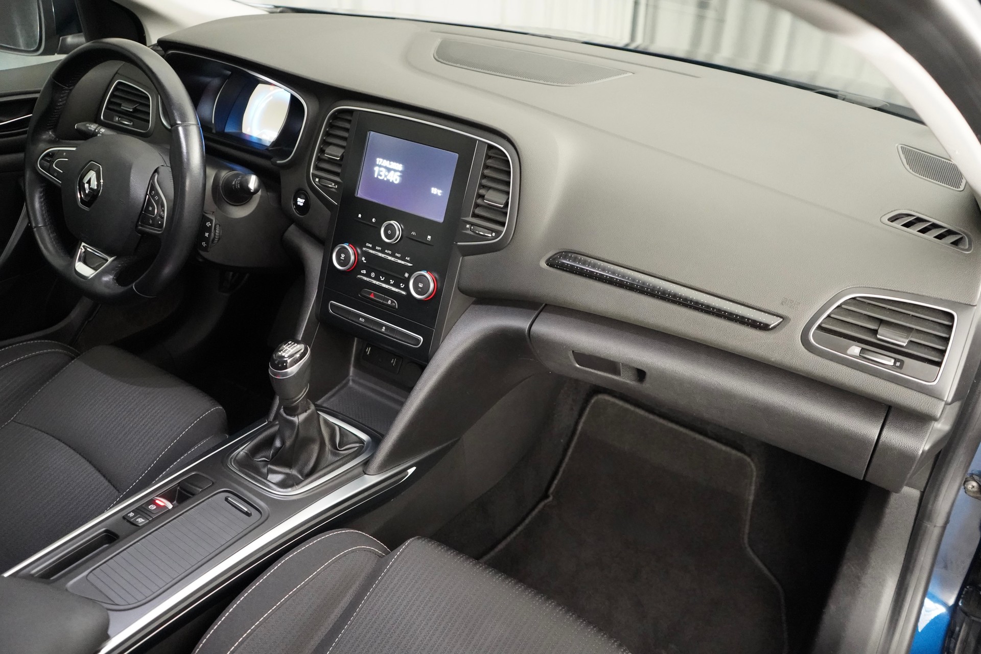 RENAULT Mégane Grandtour 1.2 16V Turbo Bose-image-6