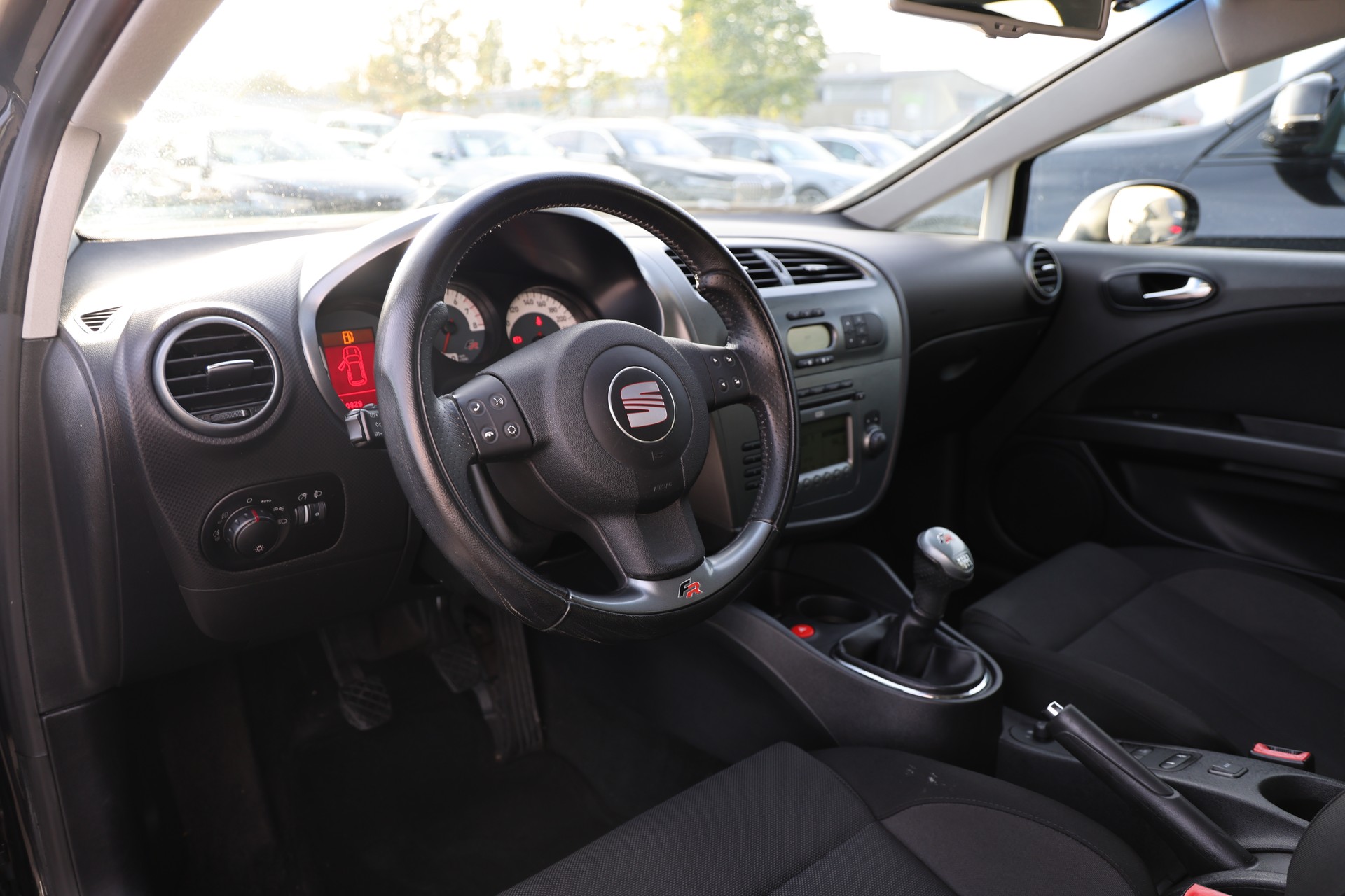 SEAT Leon 2.0 TSI FR !!Frisch ab MFK!!-image-7
