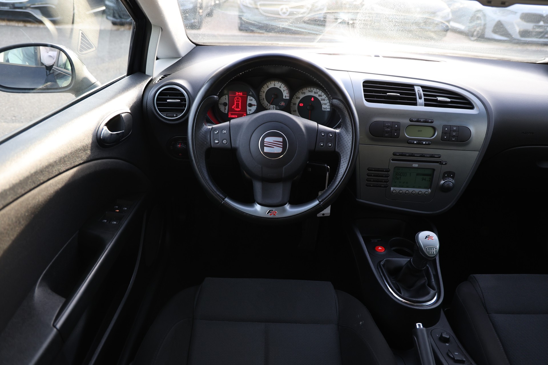 SEAT Leon 2.0 TSI FR !!Frisch ab MFK!!-image-8