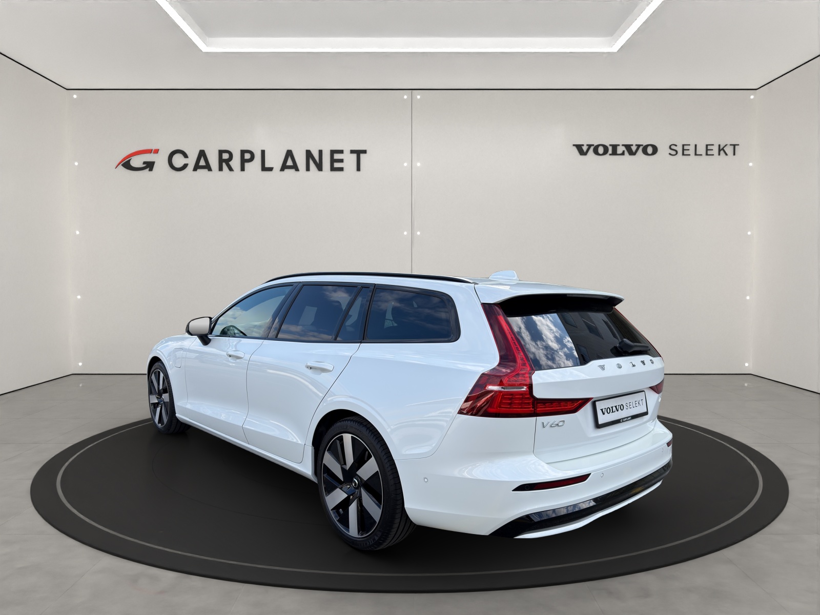 VOLVO V60 2.0 T8 TE Ultra Dark eAWD-image-1