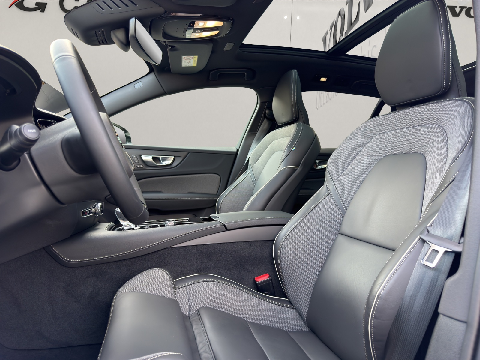VOLVO V60 2.0 T8 TE Ultra Dark eAWD-image-12