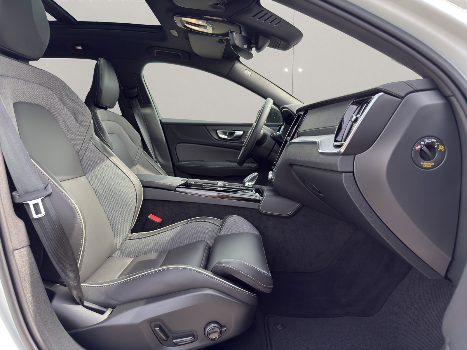 VOLVO V60 2.0 T8 TE Ultra Dark eAWD-image-14