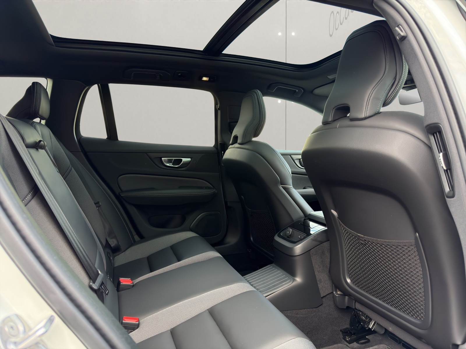 VOLVO V60 2.0 T8 TE Ultra Dark eAWD-image-11