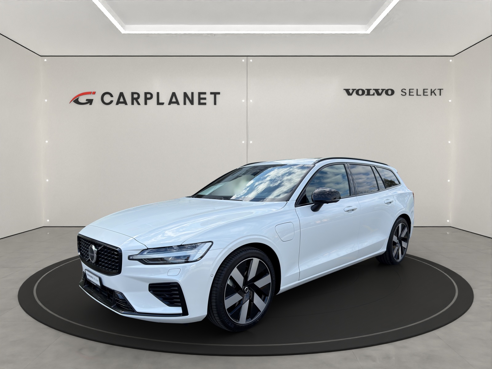 VOLVO V60 2.0 T8 TE Ultra Dark eAWD-image-0
