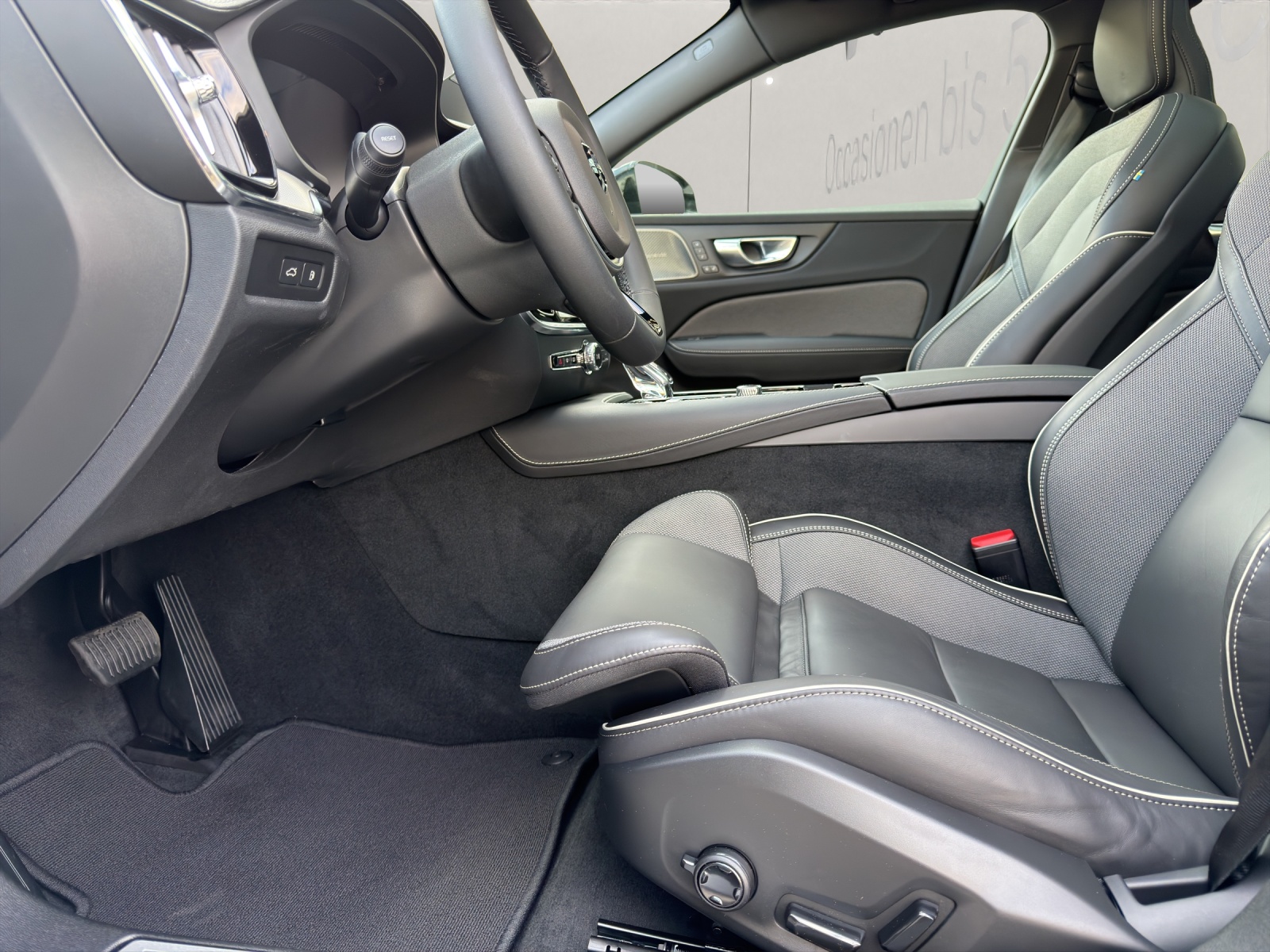 VOLVO V60 2.0 T8 TE Ultra Dark eAWD-image-13