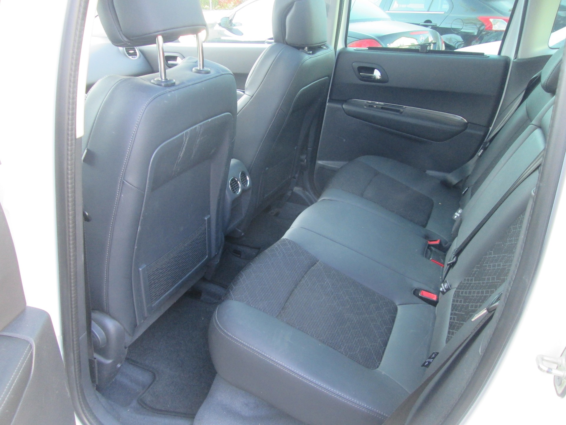 PEUGEOT 3008 1.6 Blue HDI Sensation Tiptronic-image-8