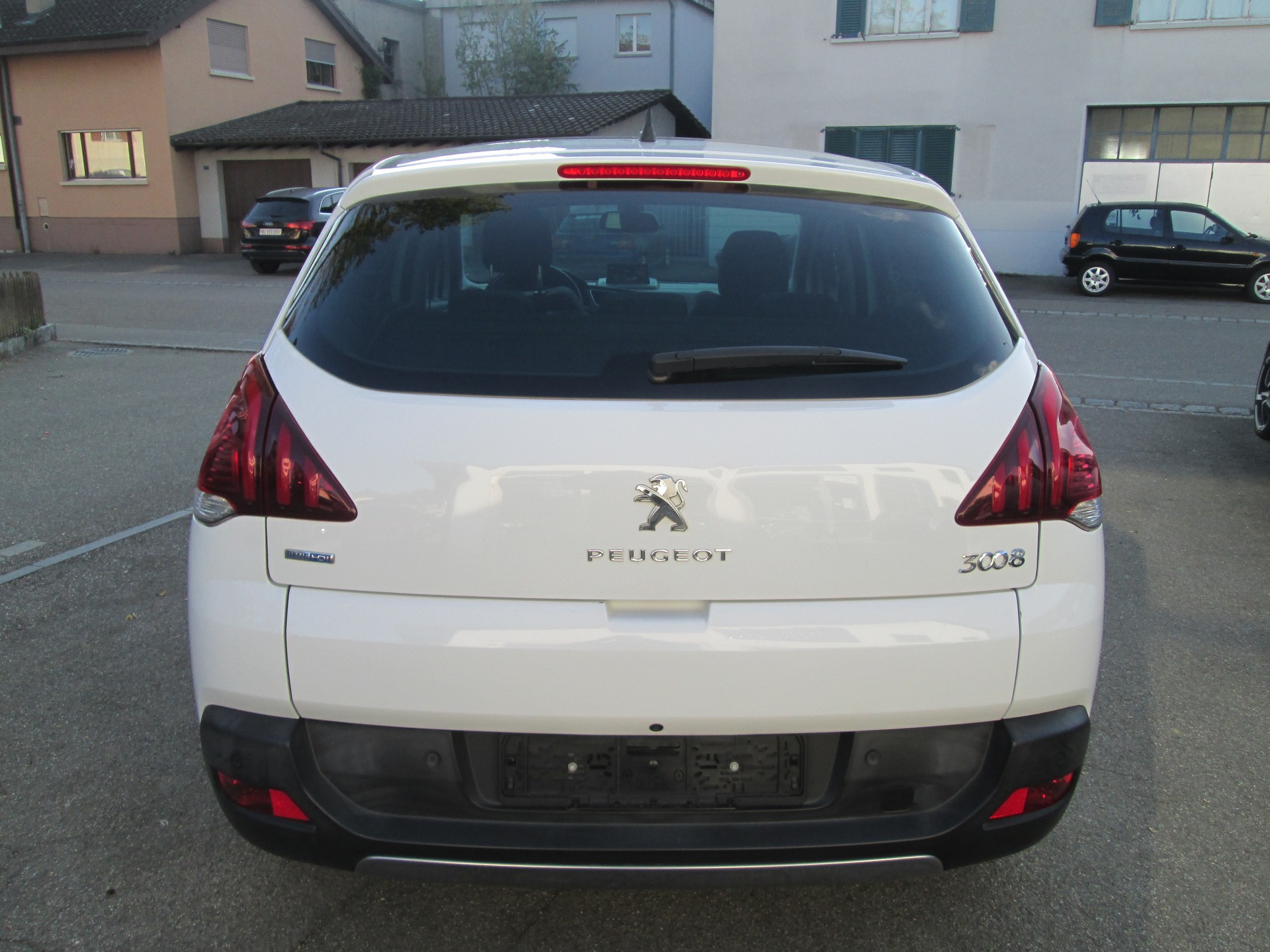 PEUGEOT 3008 1.6 Blue HDI Sensation Tiptronic-image-3