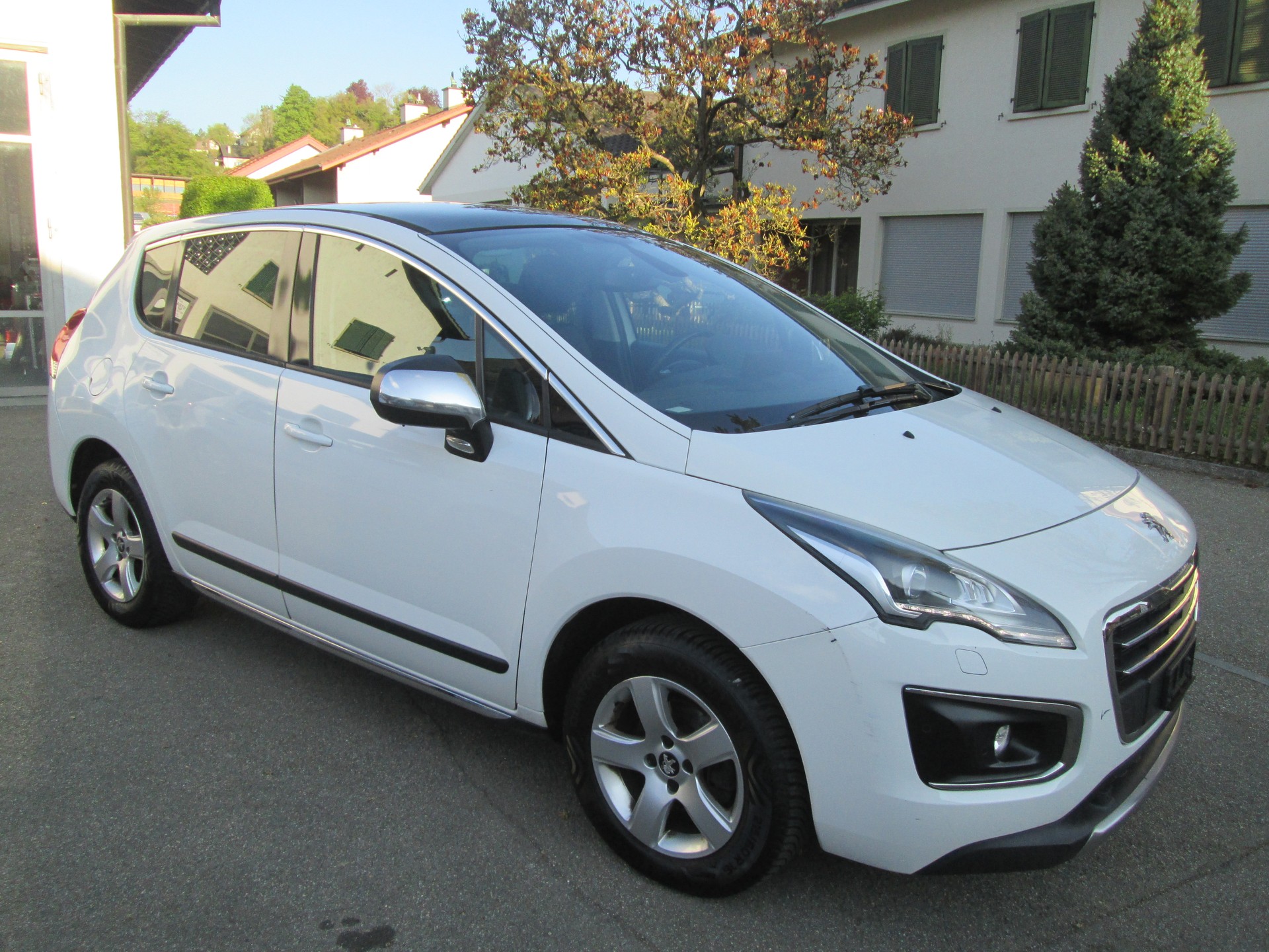 PEUGEOT 3008 1.6 Blue HDI Sensation Tiptronic-image-5