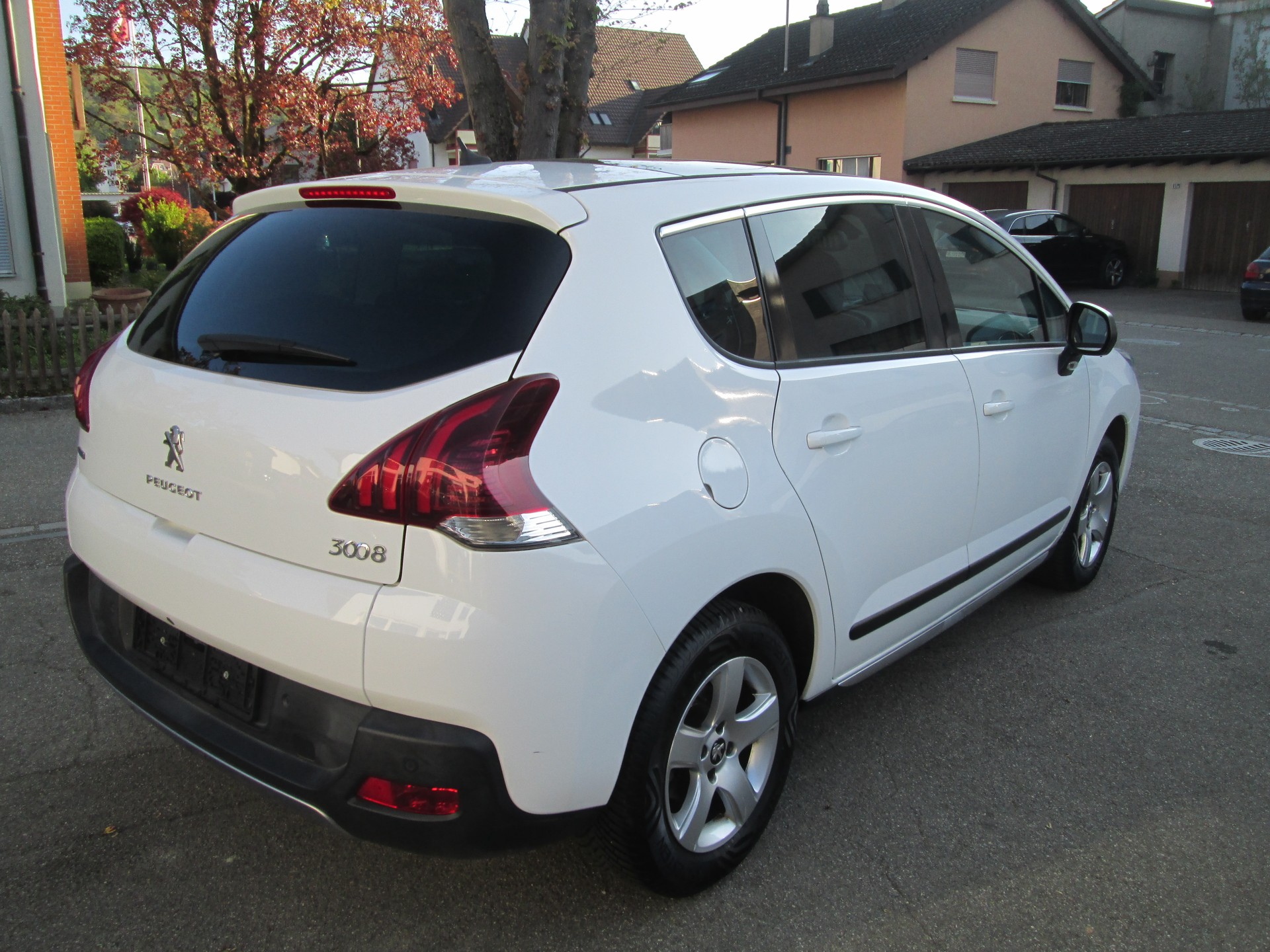 PEUGEOT 3008 1.6 Blue HDI Sensation Tiptronic-image-4