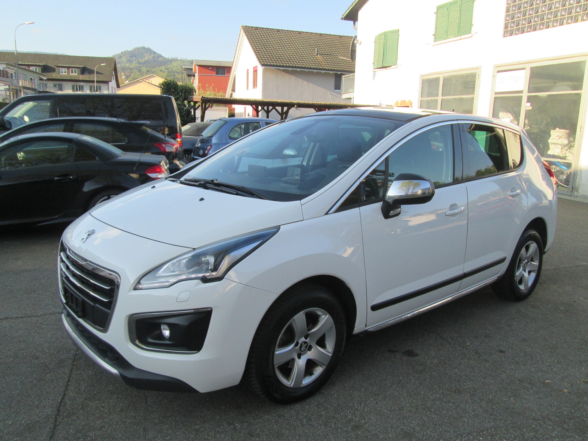 PEUGEOT 3008 1.6 Blue HDI Sensation Tiptronic-image-0
