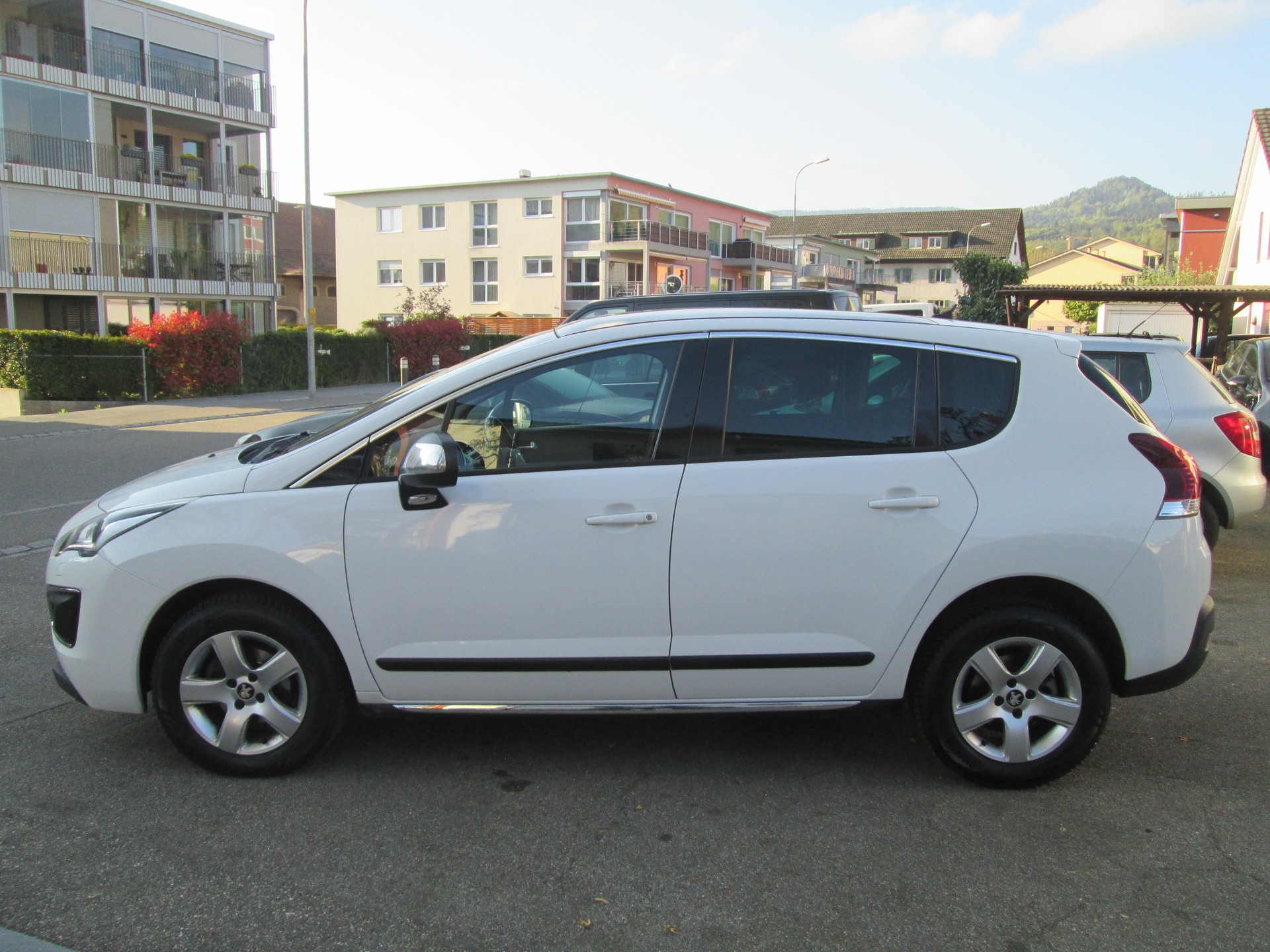 PEUGEOT 3008 1.6 Blue HDI Sensation Tiptronic-image-1