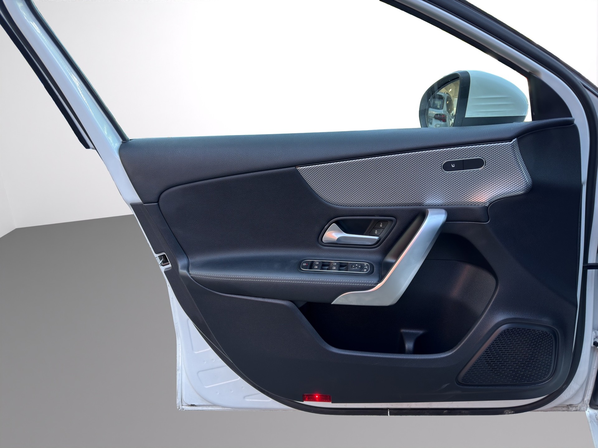 MERCEDES-BENZ A 180 Progressive 7G-DCT-image-8