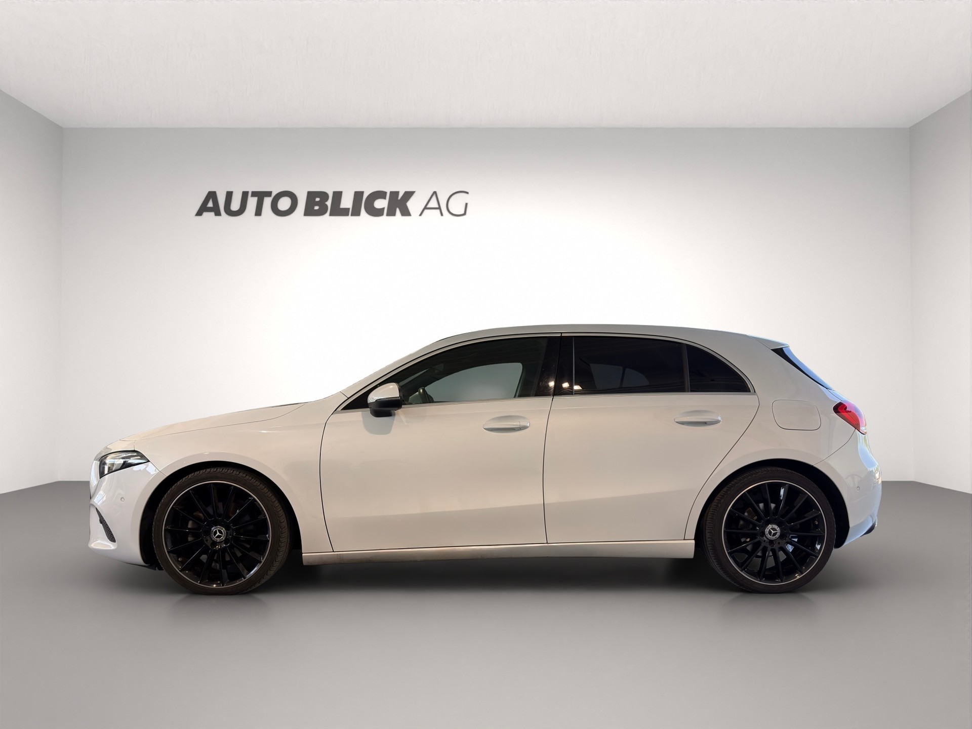 MERCEDES-BENZ A 180 Progressive 7G-DCT-image-4
