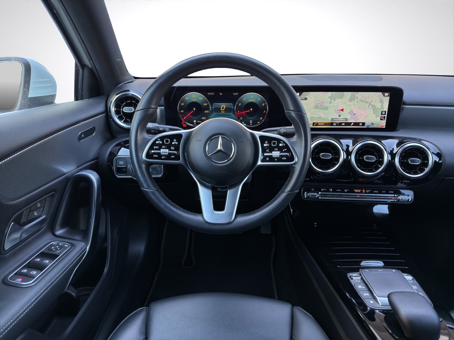 MERCEDES-BENZ A 180 Progressive 7G-DCT-image-12