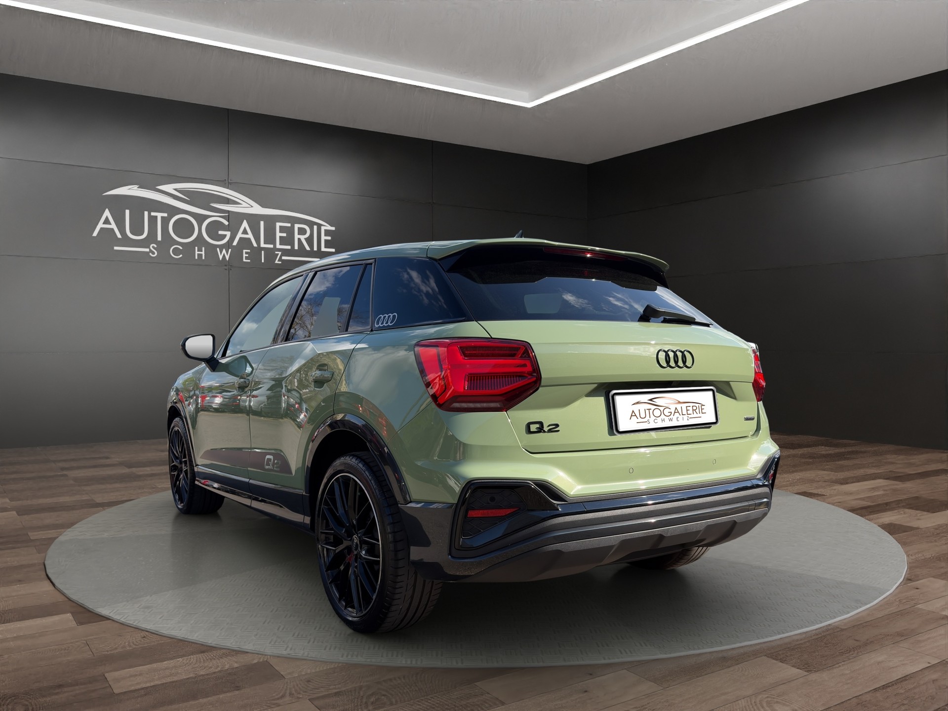 AUDI Q2 40 TFSI S line quattro "EDITION ONE" | CH | APPLE GREEN | Panorama | Assistenz |-showroom-element-2