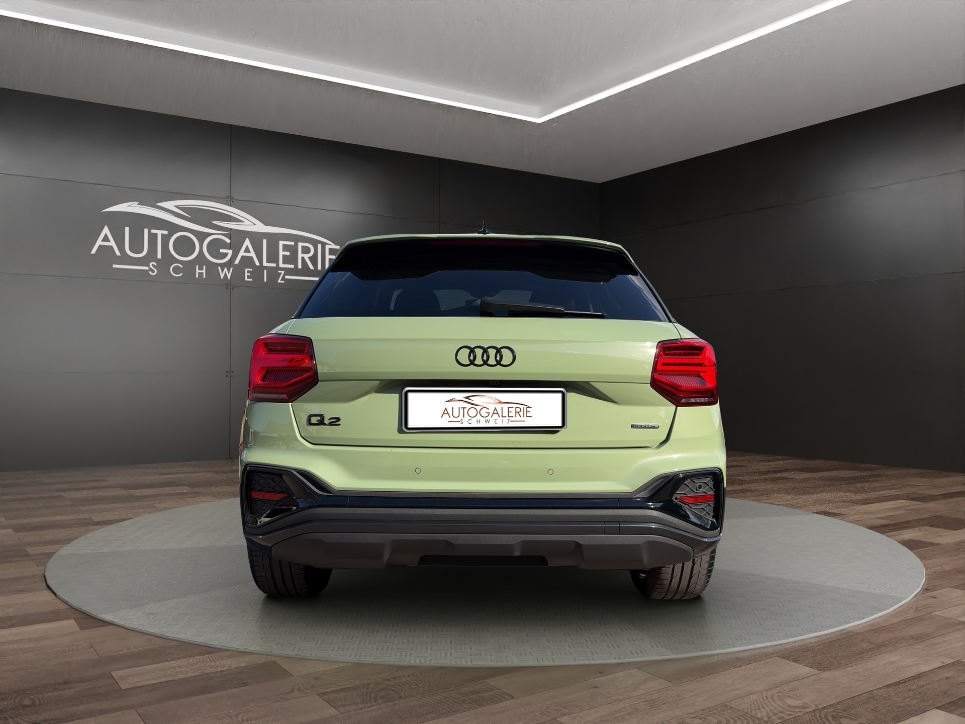 AUDI Q2 40 TFSI S line quattro "EDITION ONE" | CH | APPLE GREEN | Panorama | Assistenz |-showroom-element-3